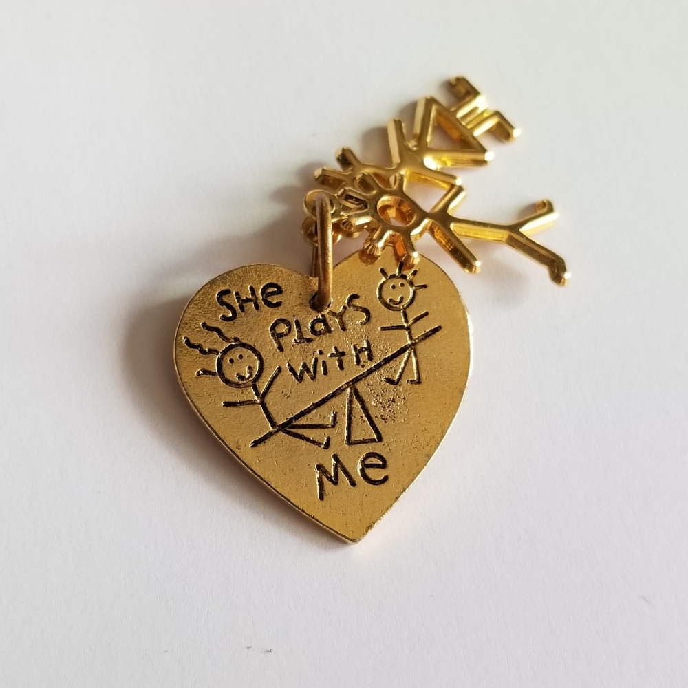 Relisted -My Mommy's special because she plays with me heart pendant - Picture 2 of 7